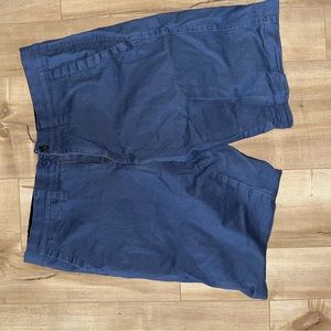 Men’s Rugby University cargo shorts, size 30W never worn, great condition